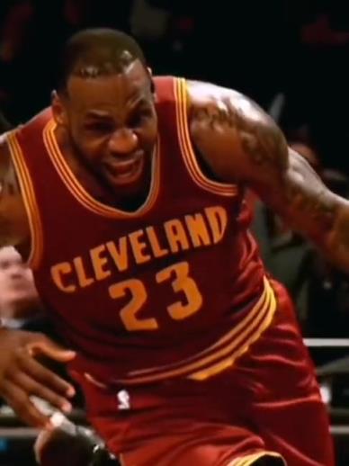 老詹這恐怖的大體格，完美詮釋什么叫“人型坦克”！