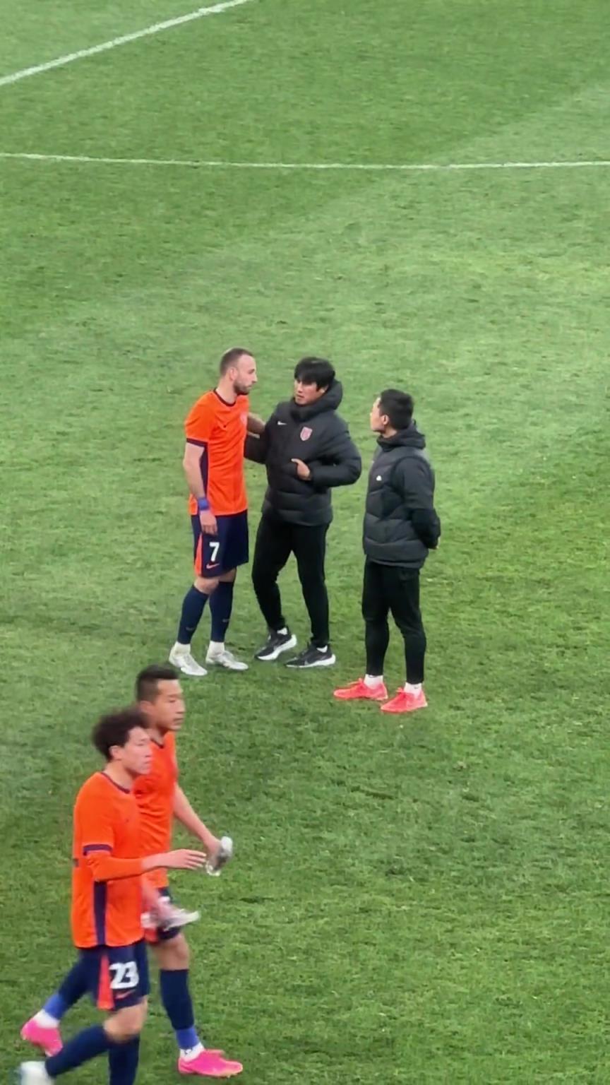 師徒情深!青島中場(chǎng)薩里奇曾是蓉城主帥徐正源在K聯(lián)賽時(shí)的麾下愛將