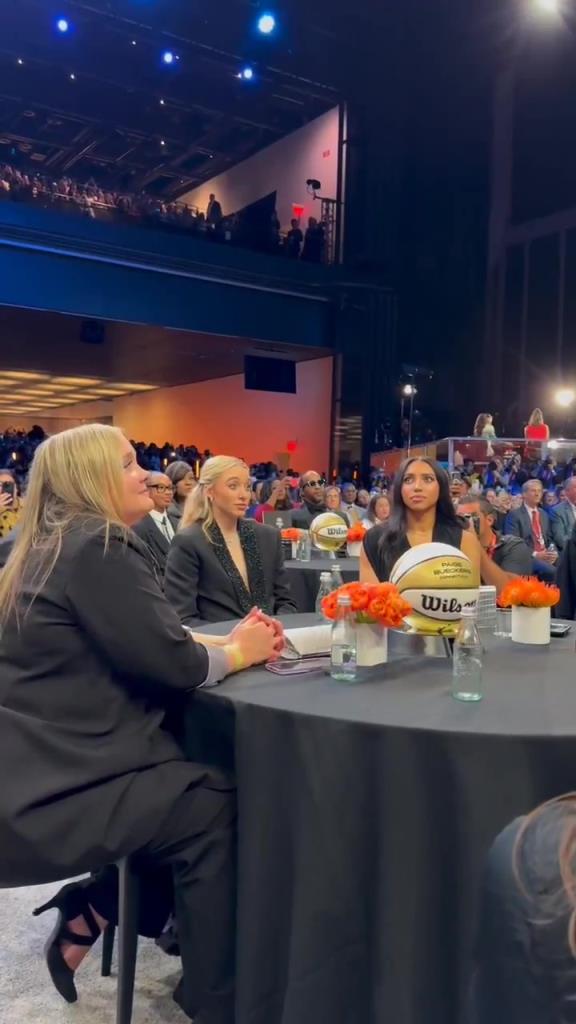 今天這穿搭，差點(diǎn)沒認(rèn)出來！佩奇-布克斯當(dāng)選WNBA狀元后十分淡定