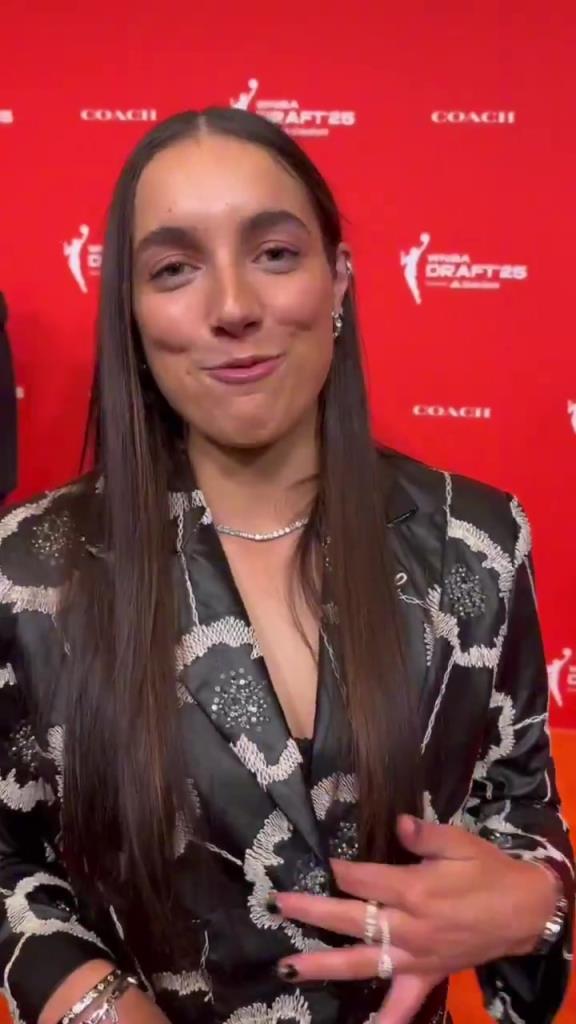 少爺真全能??！威少還幫WNBA新秀妹子們設(shè)計(jì)今晚的服裝