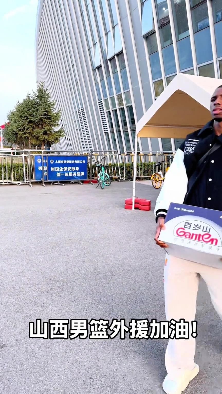 不是！你們山西外援合同還包括搬水的？